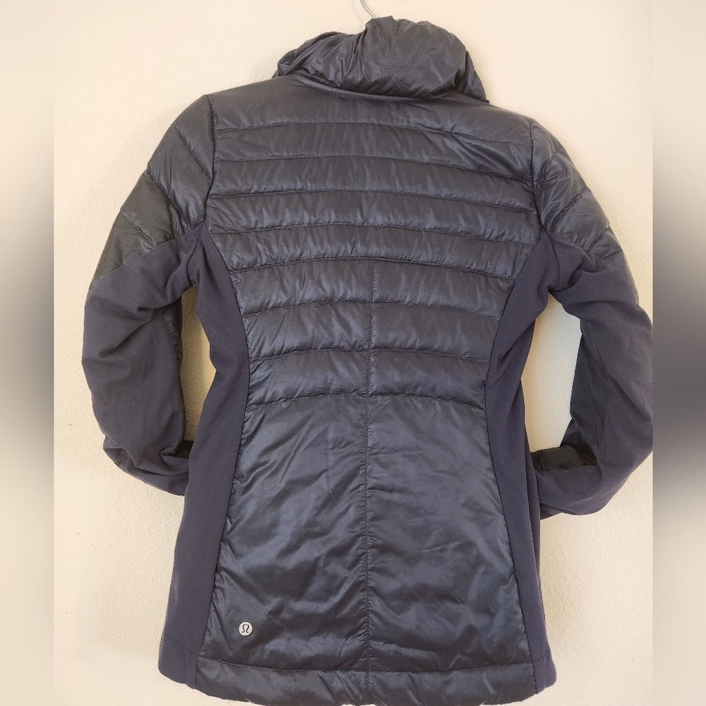 Lululemon Pullover Semi-Puffy Deep Navy Jacket - - image 5